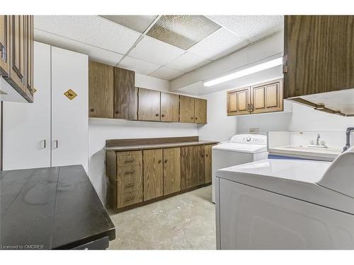 1324 Odessa Crescent, Oakville, ON - Indoor Photo Showing Laundry Room