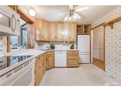 1324 Odessa Crescent, Oakville, ON - Indoor Photo Showing Kitchen