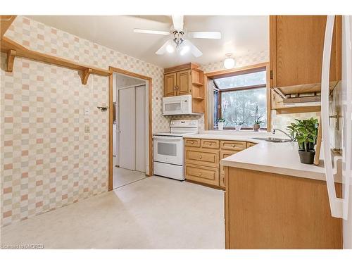 1324 Odessa Crescent, Oakville, ON - Indoor Photo Showing Kitchen With Double Sink