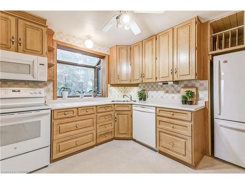 1324 Odessa Crescent, Oakville, ON - Indoor Photo Showing Kitchen