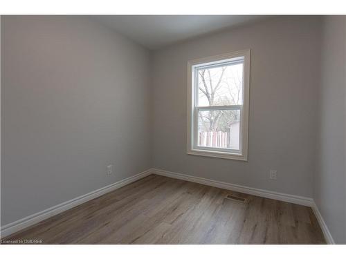 Main Flr-554 Mary Street, Hamilton, ON - Indoor Photo Showing Other Room