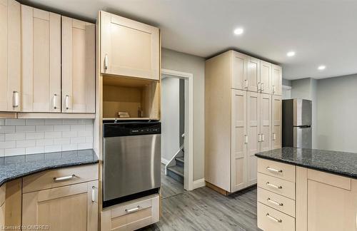 131 Bell Avenue, Hamilton, ON - Indoor Photo Showing Kitchen