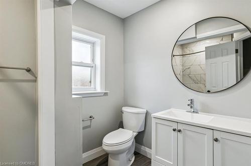 131 Bell Avenue, Hamilton, ON - Indoor Photo Showing Bathroom