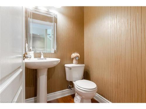 15-2400 Neyagawa Boulevard, Oakville, ON - Indoor Photo Showing Bathroom