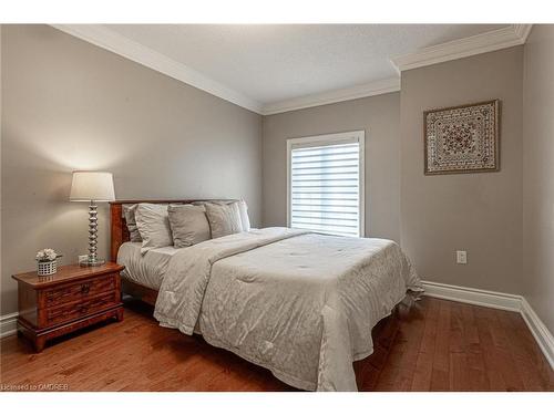 15-2400 Neyagawa Boulevard, Oakville, ON - Indoor Photo Showing Bedroom