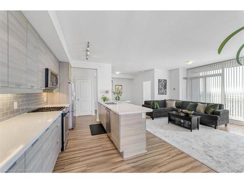 2604-75 Eglinton Avenue W, Mississauga, ON - Indoor Photo Showing Kitchen With Upgraded Kitchen