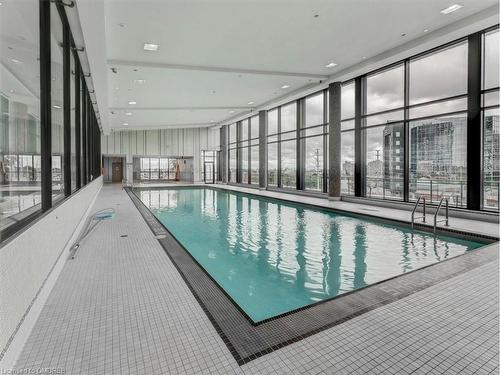 2604-75 Eglinton Avenue W, Mississauga, ON - Indoor Photo Showing Gym Room