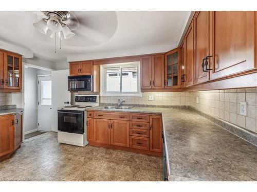 90 Greenbrier Road, Cambridge, ON - Indoor Photo Showing Kitchen With Double Sink