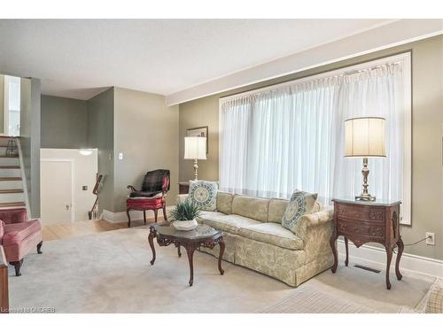 468 Anthony Drive, Oakville, ON - Indoor Photo Showing Living Room