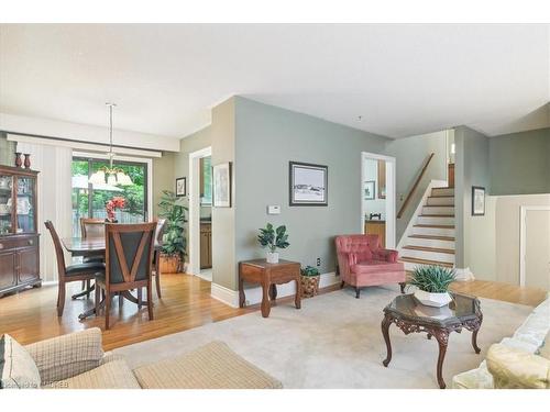 468 Anthony Drive, Oakville, ON - Indoor Photo Showing Living Room