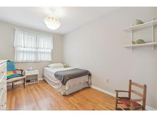 468 Anthony Drive, Oakville, ON - Indoor Photo Showing Bedroom