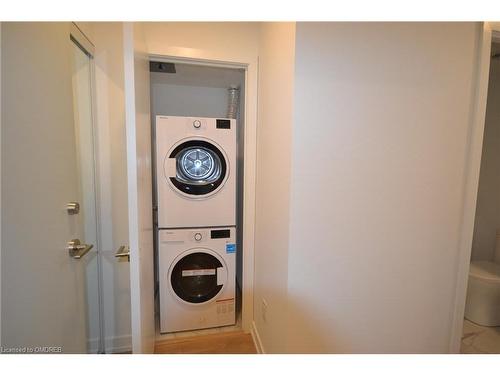 307-1100 Sheppard Avenue W, Toronto, ON - Indoor Photo Showing Laundry Room