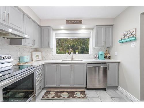 466 Woodlawn Crescent, Milton, ON - Indoor Photo Showing Kitchen