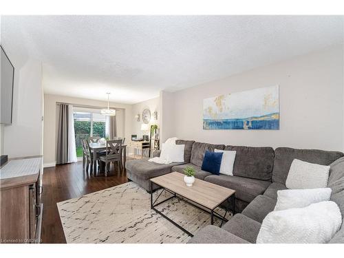 466 Woodlawn Crescent, Milton, ON - Indoor Photo Showing Living Room