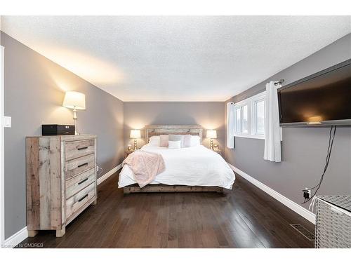 466 Woodlawn Crescent, Milton, ON - Indoor Photo Showing Bedroom