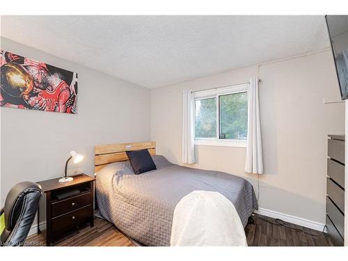 466 Woodlawn Crescent, Milton, ON - Indoor Photo Showing Bedroom