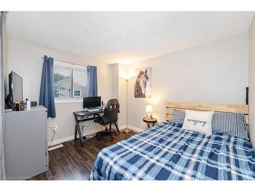 466 Woodlawn Crescent, Milton, ON - Indoor Photo Showing Bedroom