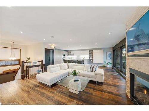 868 Danforth Place, Burlington, ON - Indoor Photo Showing Living Room With Fireplace