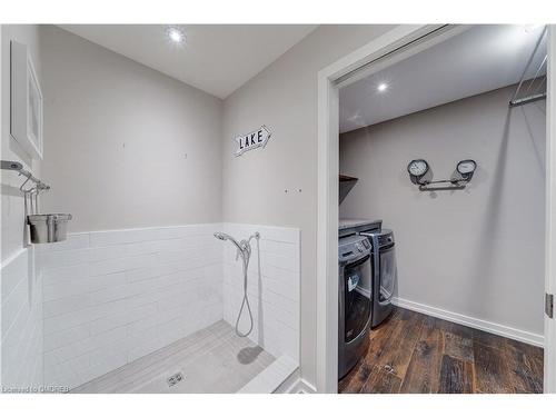 868 Danforth Place, Burlington, ON - Indoor Photo Showing Laundry Room