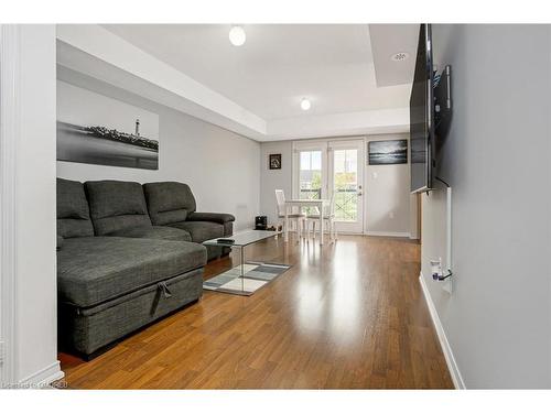 22-2500 Post Road, Oakville, ON - Indoor Photo Showing Living Room