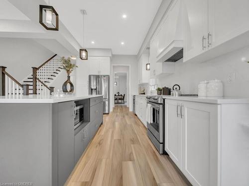 80 Arlington Parkway, Paris, ON - Indoor Photo Showing Kitchen With Upgraded Kitchen