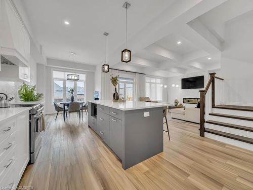 80 Arlington Parkway, Paris, ON - Indoor Photo Showing Kitchen With Upgraded Kitchen