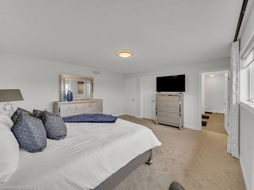 80 Arlington Parkway, Paris, ON - Indoor Photo Showing Bedroom