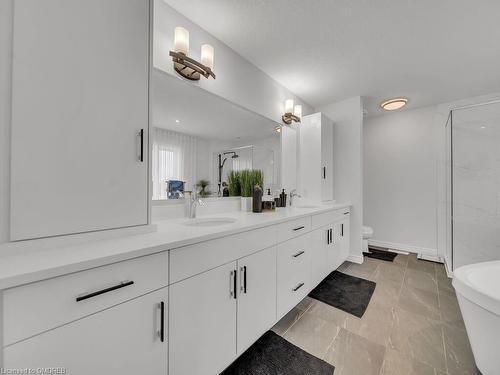 80 Arlington Parkway, Paris, ON - Indoor Photo Showing Bathroom