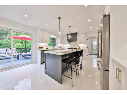 2050 Saint Andrews Place, Mississauga, ON - Indoor Photo Showing Kitchen With Upgraded Kitchen