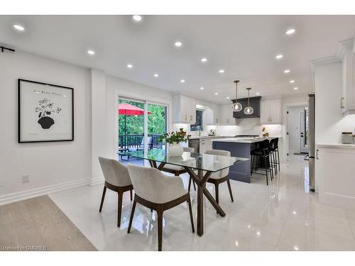 2050 Saint Andrews Place, Mississauga, ON - Indoor Photo Showing Dining Room