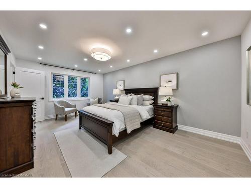 2050 Saint Andrews Place, Mississauga, ON - Indoor Photo Showing Bedroom