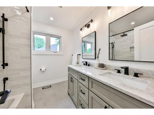 2050 Saint Andrews Place, Mississauga, ON - Indoor Photo Showing Bathroom