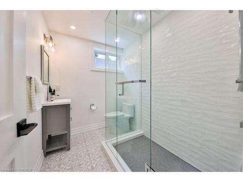 2050 Saint Andrews Place, Mississauga, ON - Indoor Photo Showing Bathroom