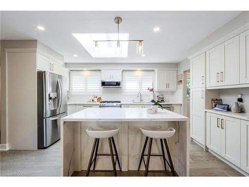 2169 Sunnyvale Drive, Oakville, ON - Indoor Photo Showing Kitchen With Upgraded Kitchen