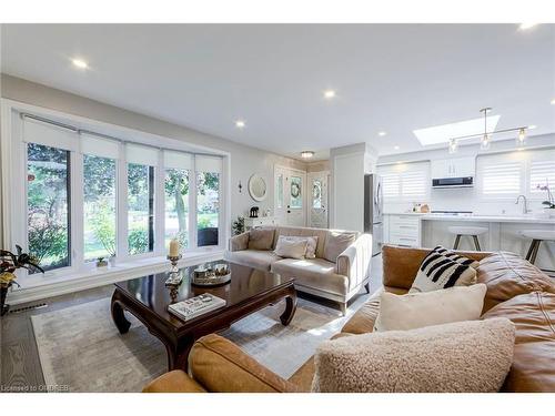 2169 Sunnyvale Drive, Oakville, ON - Indoor Photo Showing Living Room