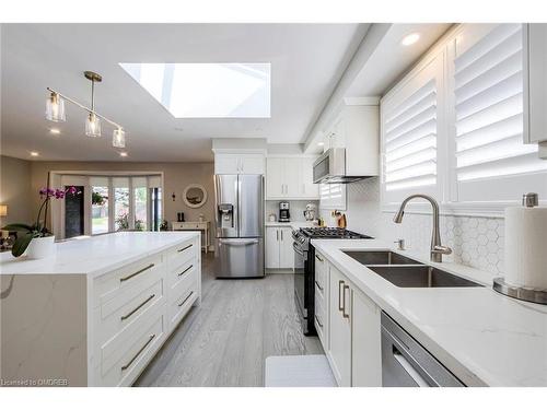 2169 Sunnyvale Drive, Oakville, ON - Indoor Photo Showing Kitchen With Double Sink With Upgraded Kitchen