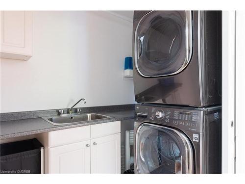 247 Colchester Drive, Oakville, ON - Indoor Photo Showing Laundry Room