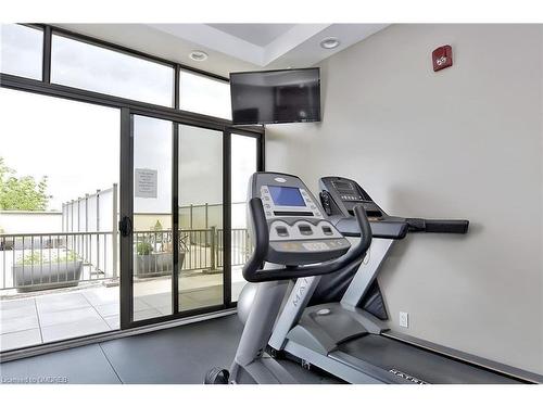 304-205 Lakeshore Road W, Oakville, ON - Indoor Photo Showing Gym Room