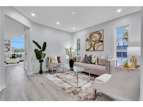 513 Britannia Avenue, Oshawa, ON - Indoor Photo Showing Living Room