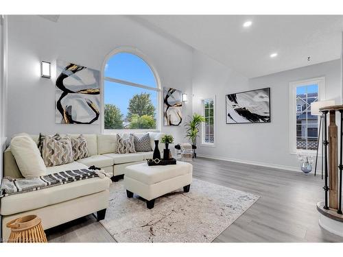 513 Britannia Avenue, Oshawa, ON - Indoor Photo Showing Living Room