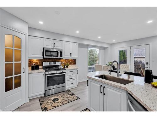 513 Britannia Avenue, Oshawa, ON - Indoor Photo Showing Kitchen