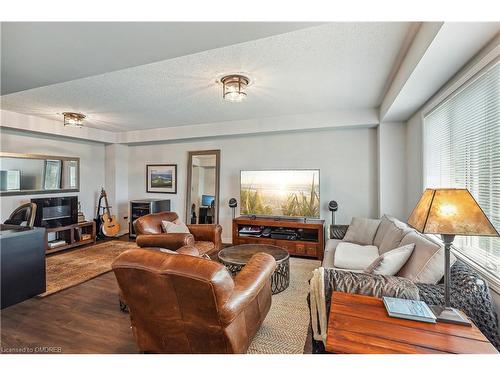 3-3045 George Savage Avenue, Oakville, ON - Indoor Photo Showing Living Room