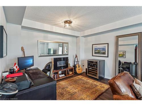 3-3045 George Savage Avenue, Oakville, ON - Indoor Photo Showing Living Room