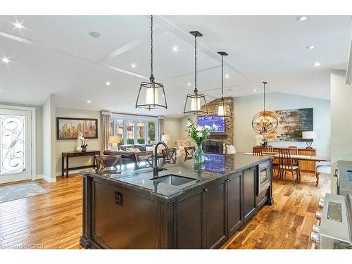 1381 Beemer Avenue, Mississauga, ON - Indoor Photo Showing Kitchen With Upgraded Kitchen