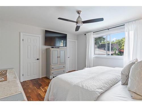 1381 Beemer Avenue, Mississauga, ON - Indoor Photo Showing Bedroom