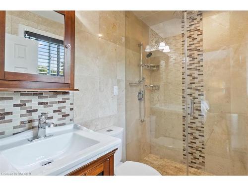 1381 Beemer Avenue, Mississauga, ON - Indoor Photo Showing Bathroom