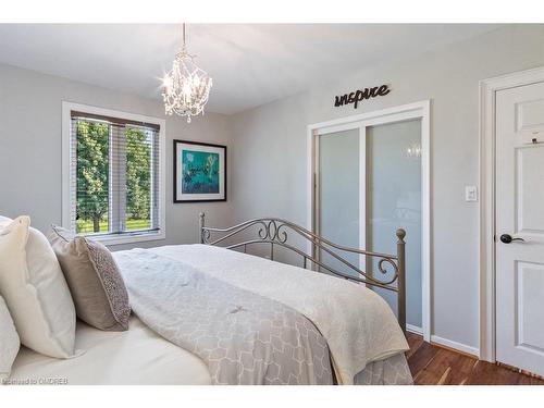 1381 Beemer Avenue, Mississauga, ON - Indoor Photo Showing Bedroom