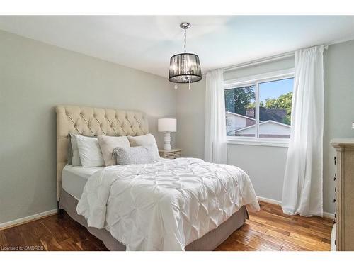 1381 Beemer Avenue, Mississauga, ON - Indoor Photo Showing Bedroom