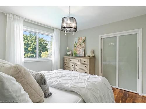 1381 Beemer Avenue, Mississauga, ON - Indoor Photo Showing Bedroom