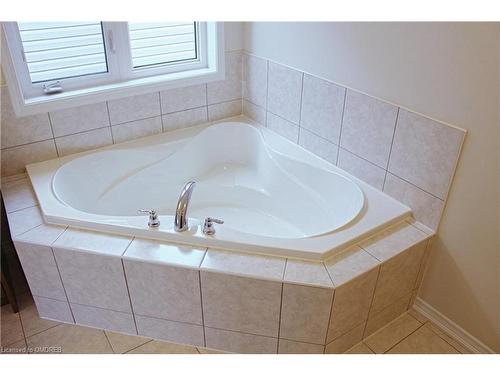 76 Cooke Ave, Brantford, ON - Indoor Photo Showing Bathroom